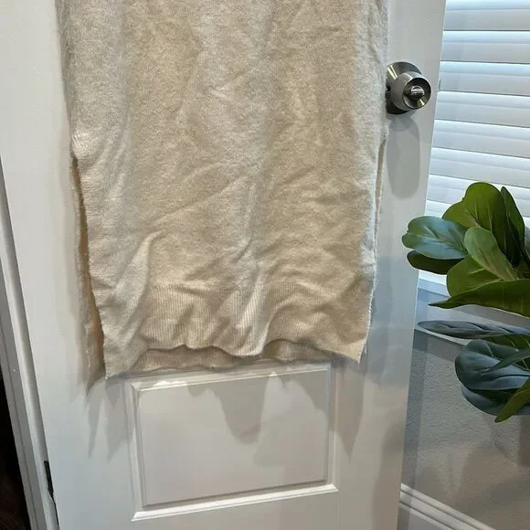 Sleeveless Sweater Dress - Picture 5 of 5